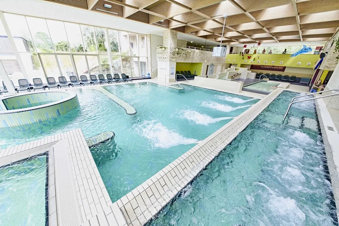 Indoor swimming pool with whirlpools