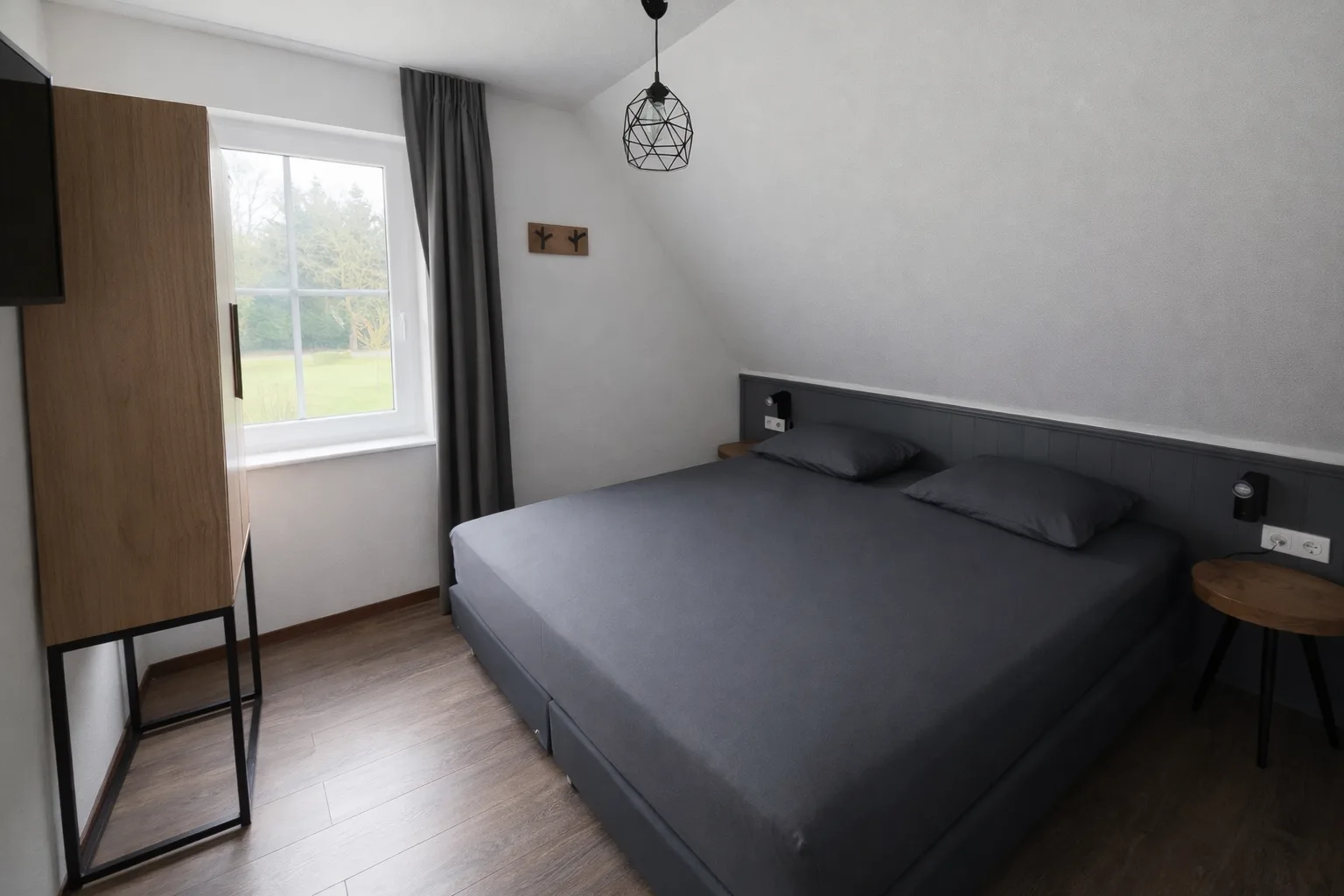 Tweepersoonsbed met topper