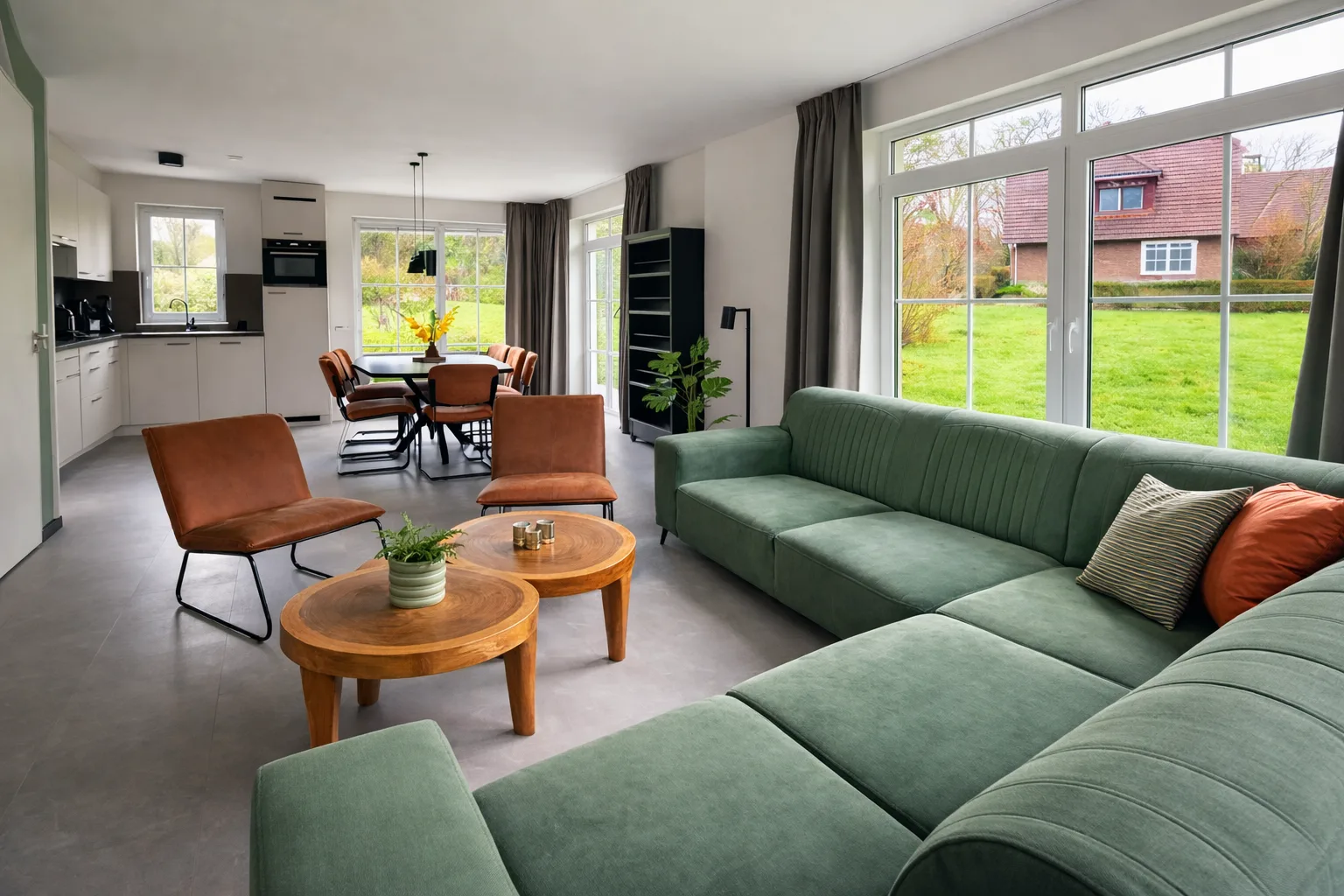 Woonkamer met tuinzicht